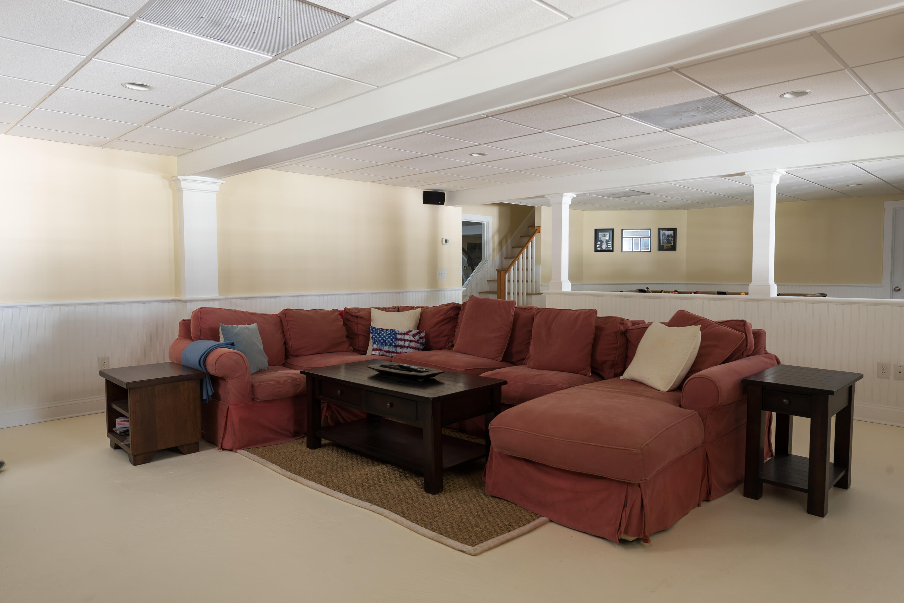 125 Lakeview Drive Centerville, MA 02632 - Photo 20 of 28 a living room with furniture