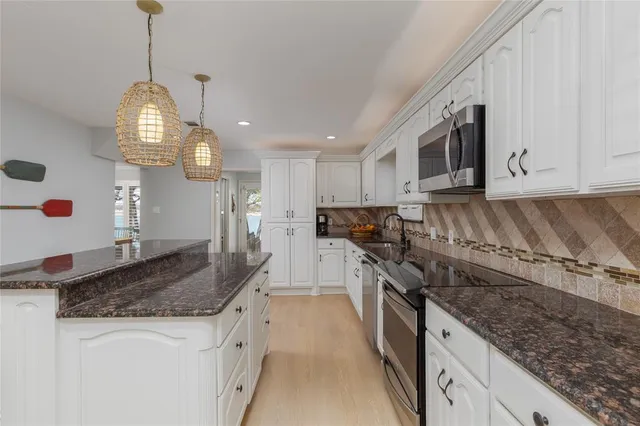 $937,000 | 400 Driftwood Court, Azle, TX 76020