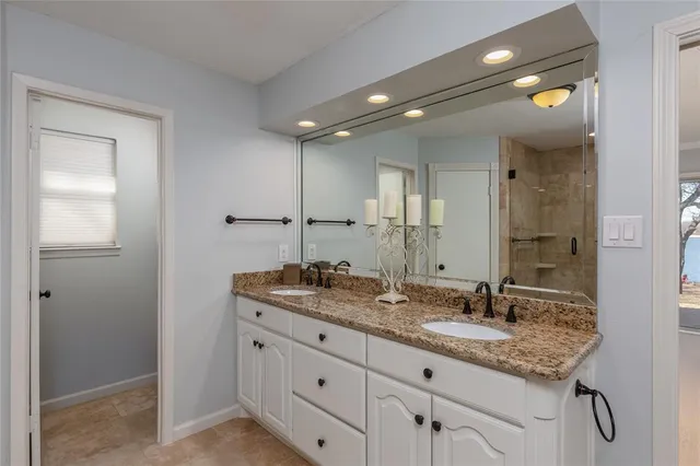 $937,000 | 400 Driftwood Court, Azle, TX 76020