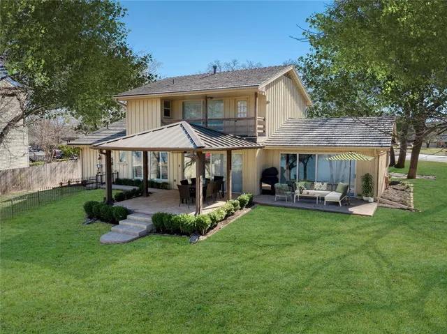 $937,000 | 400 Driftwood Court, Azle, TX 76020