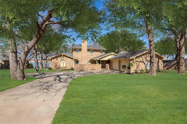 $937,000 | 400 Driftwood Court, Azle, TX 76020