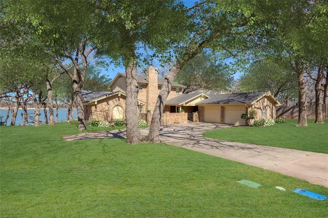 $937,000 | 400 Driftwood Court, Azle, TX 76020