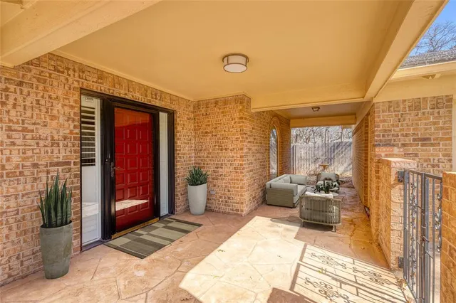 $937,000 | 400 Driftwood Court, Azle, TX 76020