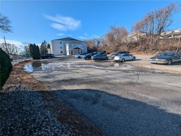 $1,725 | 420 Woodward Road, Unit 24, North Providence, RI 02904