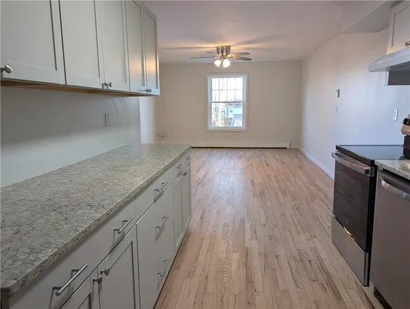 $1,725 | 420 Woodward Road, Unit 24, North Providence, RI 02904