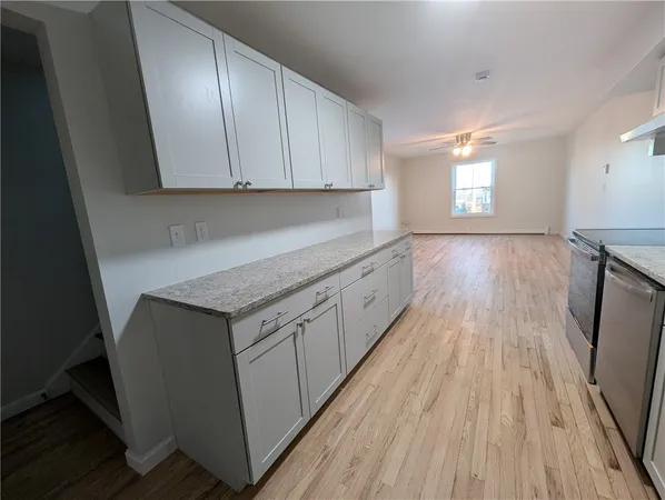 $1,725 | 420 Woodward Road, Unit 24, North Providence, RI 02904