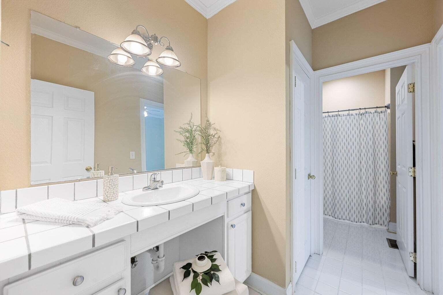 486 Gadd Road Hixson, TN 37343 - Photo 23 of 32 Secondary bath