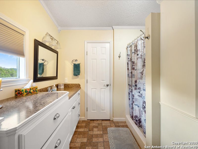 1999 Oil Well Comfort, TX 78013 - Photo 32 of 40