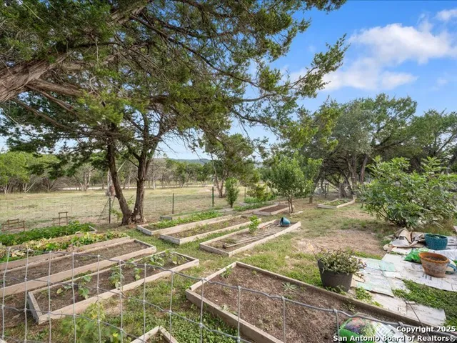 $675,000 | 1999 Oil Well, Comfort, TX 78013