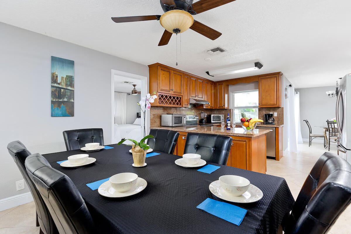 4348 Northwest 2nd Terrace Boca Raton, FL 33431 - Photo 6 of 35 d8b22ba0