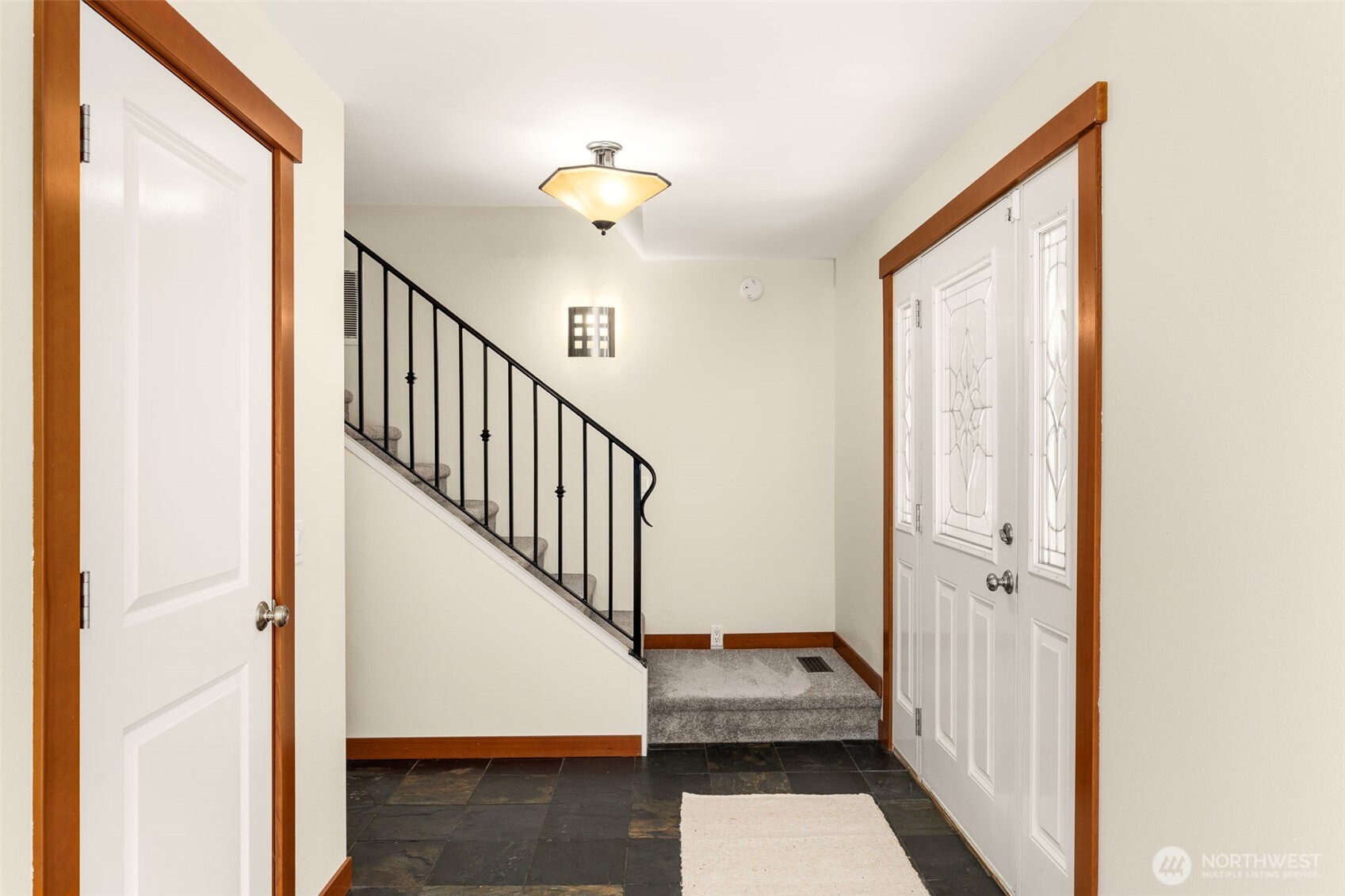 1759 Newport Avenue Northeast Renton, WA 98056 - Photo 5 of 36