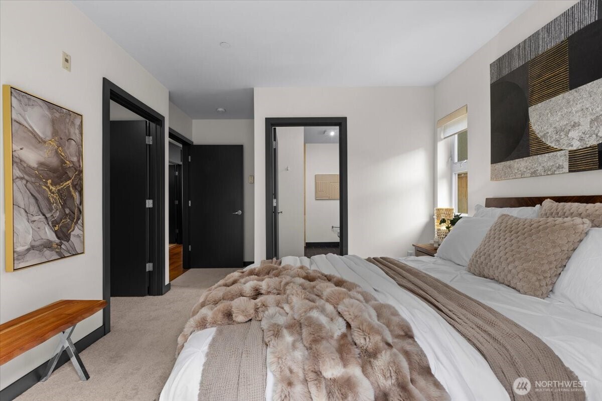4217 Fremont Avenue North, Unit 1 Seattle, WA 98103 - Photo 18 of 40