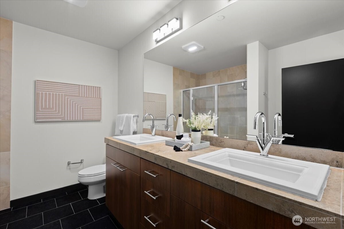 4217 Fremont Avenue North, Unit 1 Seattle, WA 98103 - Photo 19 of 40