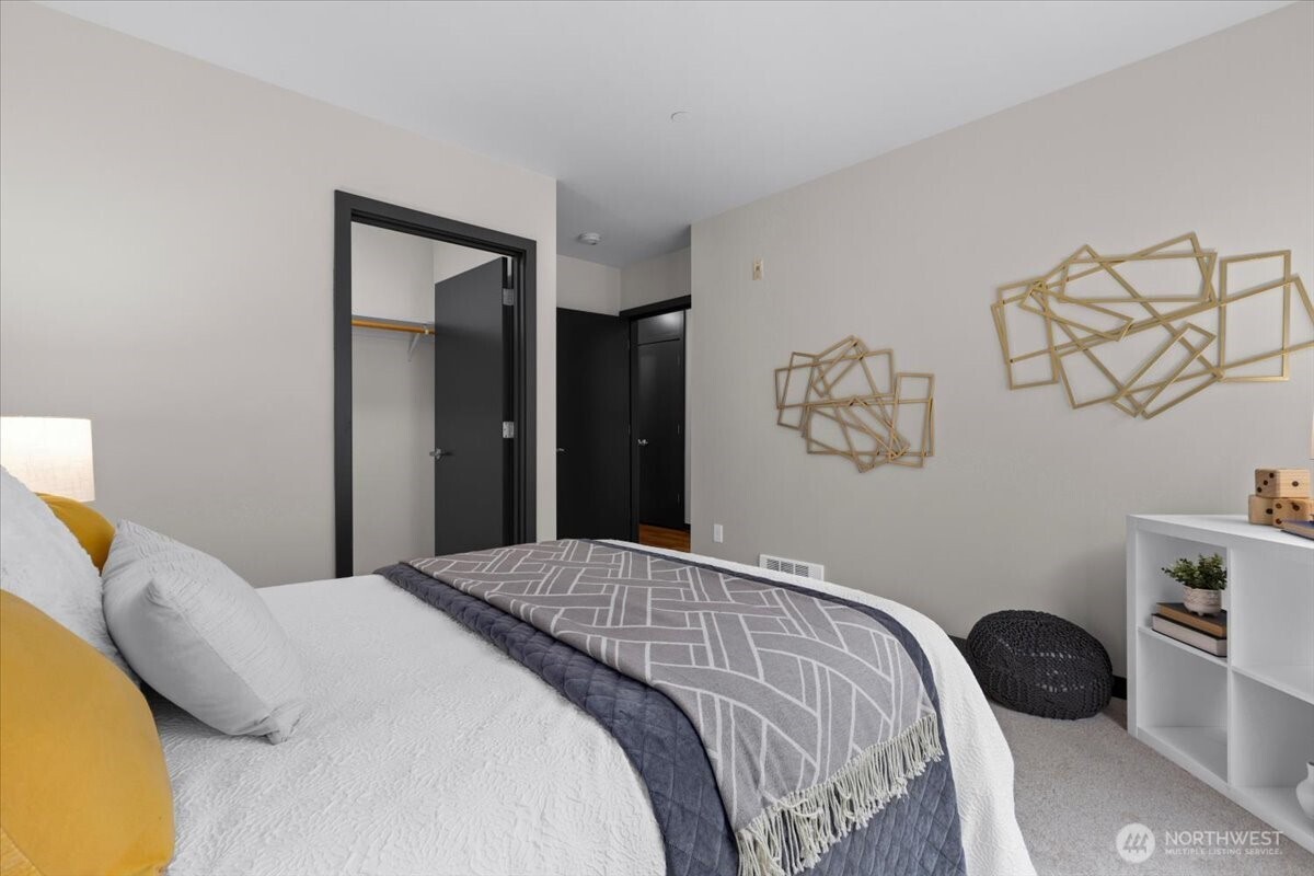 4217 Fremont Avenue North, Unit 1 Seattle, WA 98103 - Photo 22 of 40
