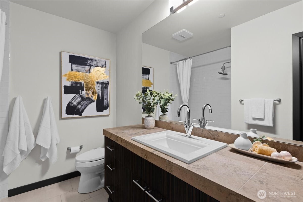 4217 Fremont Avenue North, Unit 1 Seattle, WA 98103 - Photo 24 of 40
