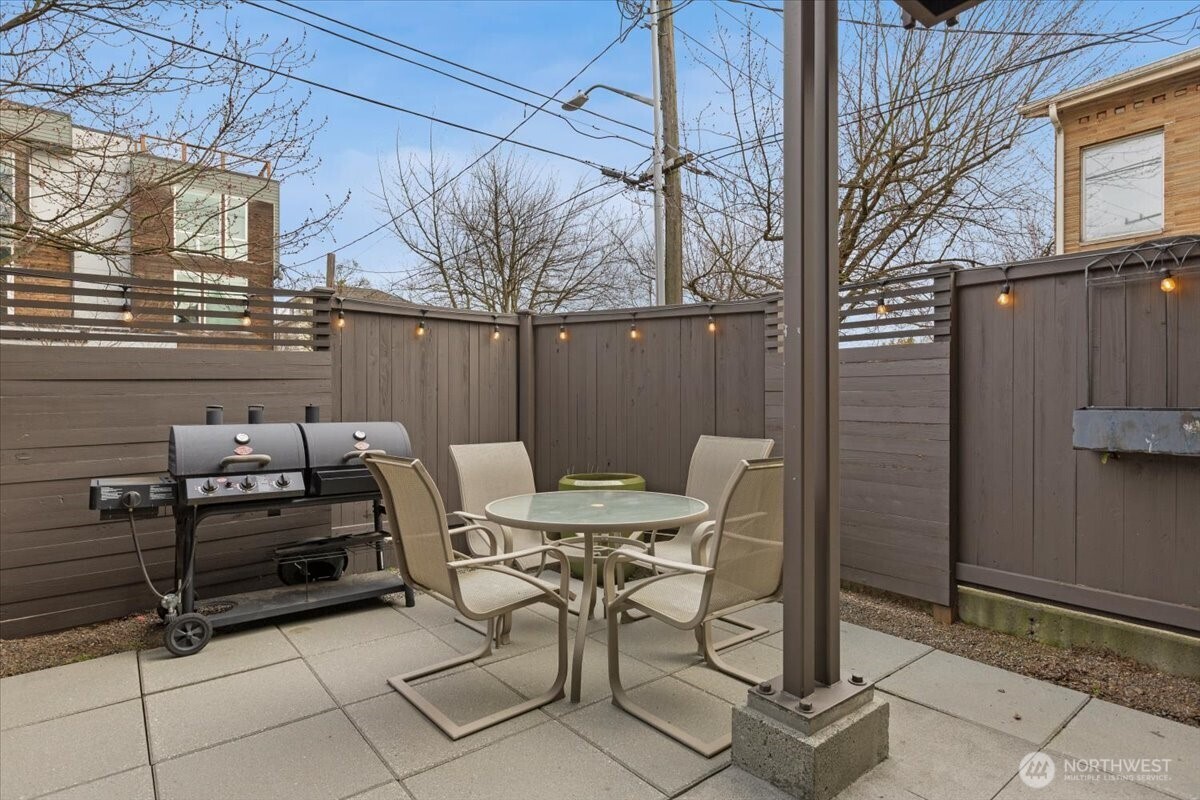 4217 Fremont Avenue North, Unit 1 Seattle, WA 98103 - Photo 26 of 40