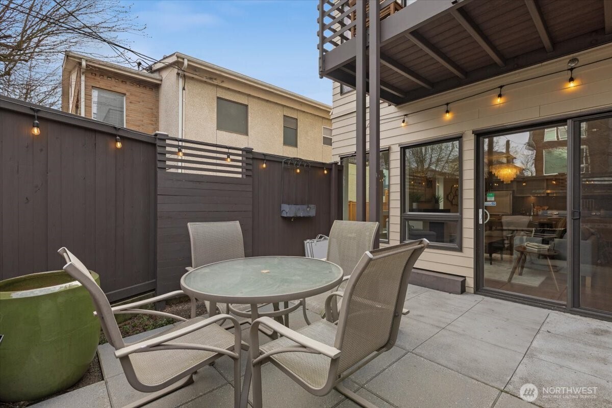 4217 Fremont Avenue North, Unit 1 Seattle, WA 98103 - Photo 27 of 40