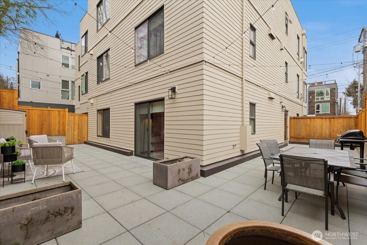 4217 Fremont Avenue North, Unit 1 Seattle, WA 98103 - Photo 28 of 40