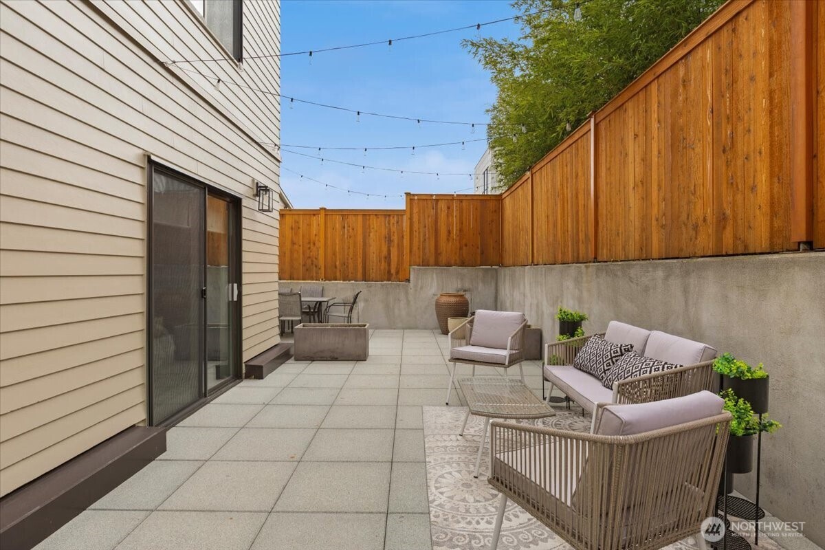 4217 Fremont Avenue North, Unit 1 Seattle, WA 98103 - Photo 29 of 40