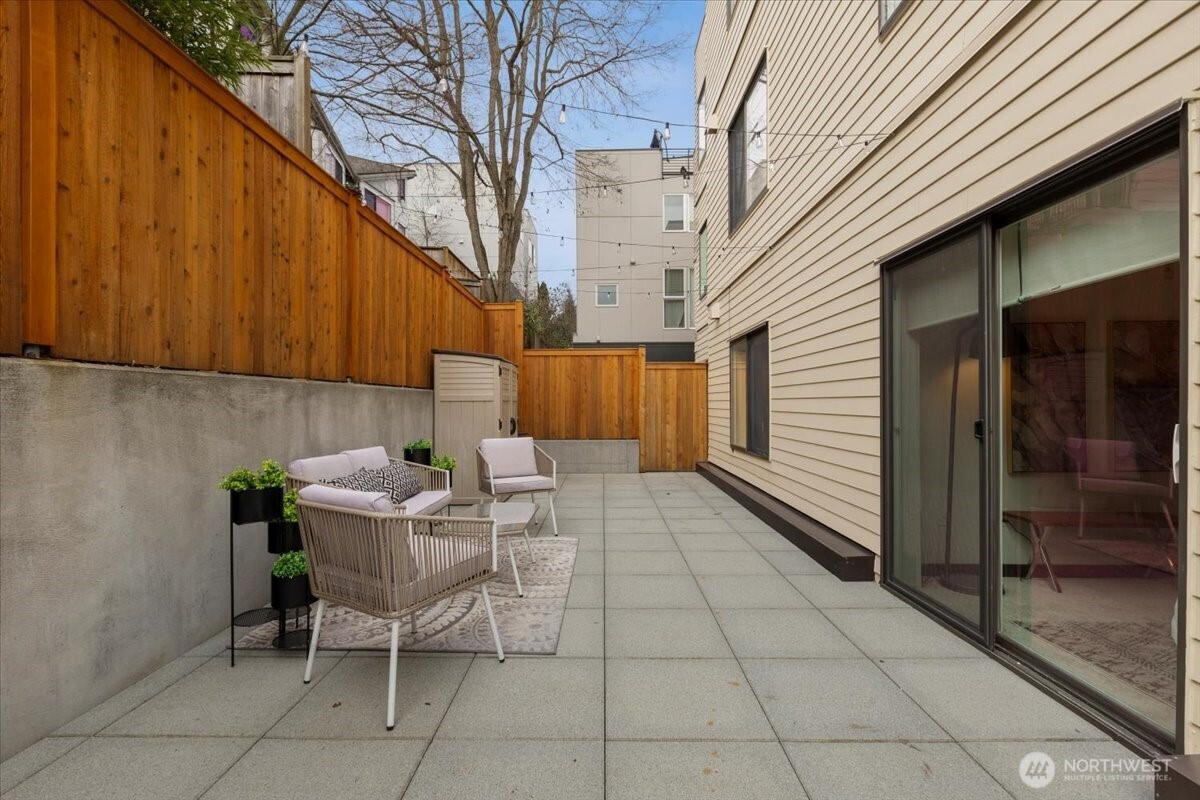 4217 Fremont Avenue North, Unit 1 Seattle, WA 98103 - Photo 30 of 40