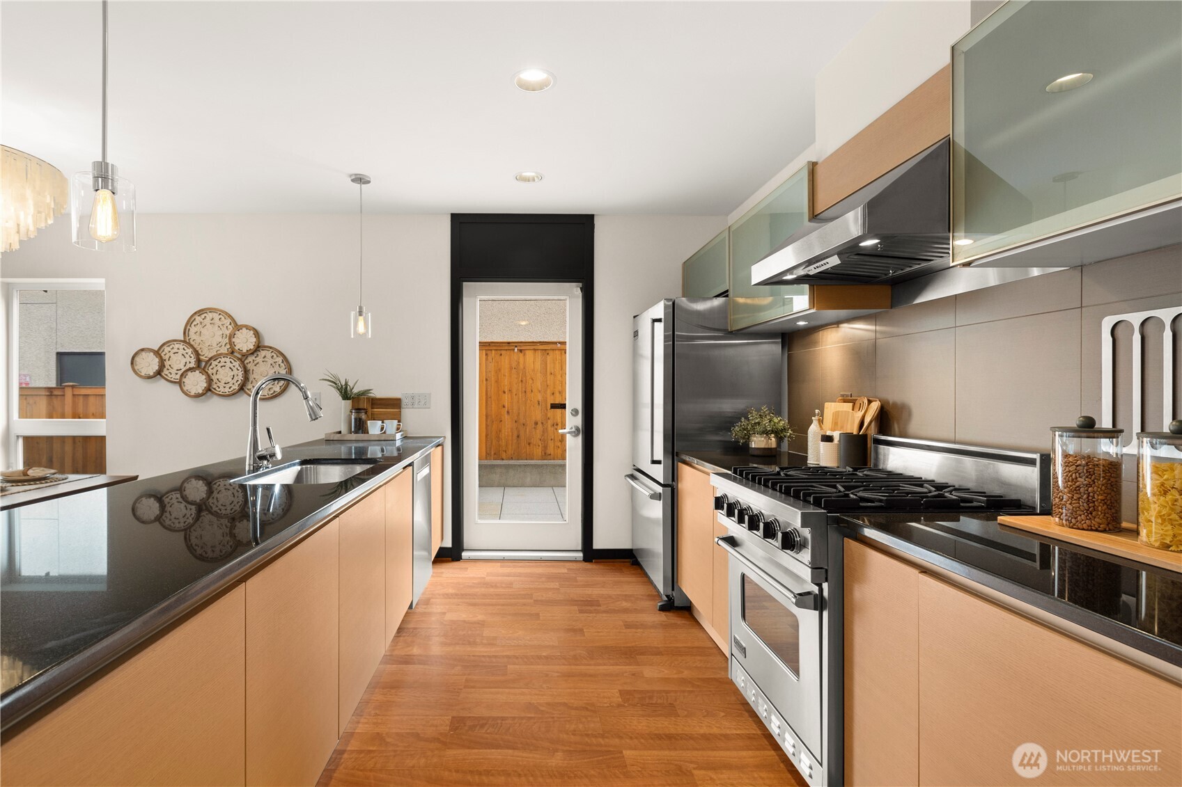 4217 Fremont Avenue North, Unit 1 Seattle, WA 98103 - Photo 3 of 40