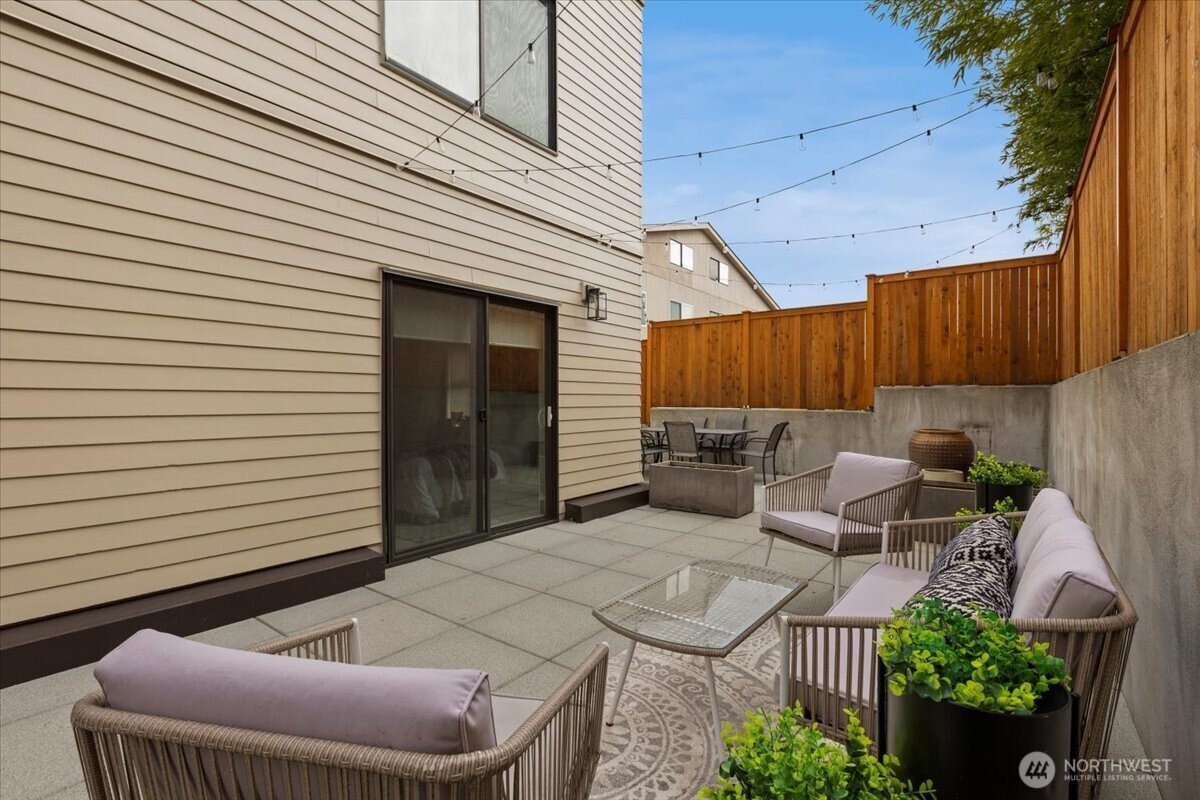 4217 Fremont Avenue North, Unit 1 Seattle, WA 98103 - Photo 31 of 40