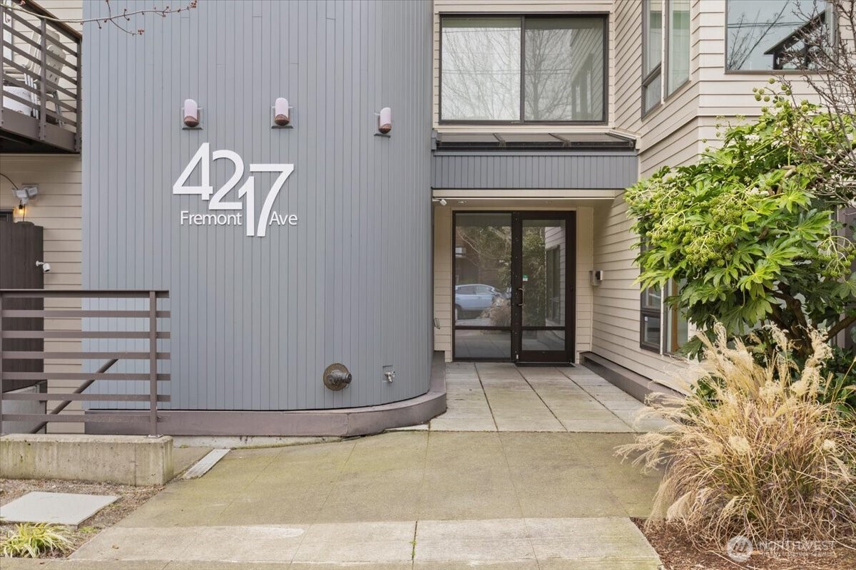 4217 Fremont Avenue North, Unit 1 Seattle, WA 98103 - Photo 36 of 40