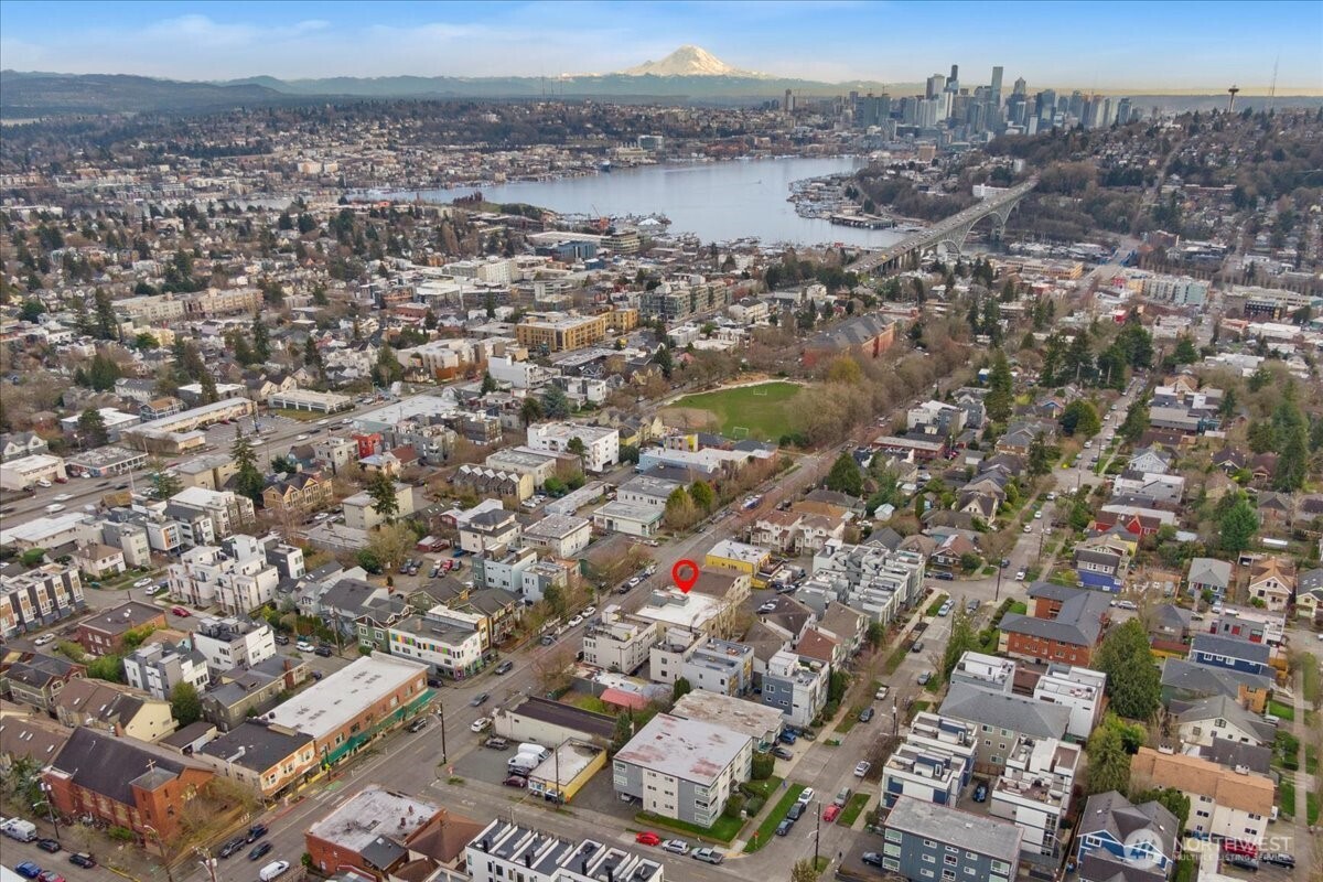 4217 Fremont Avenue North, Unit 1 Seattle, WA 98103 - Photo 39 of 40
