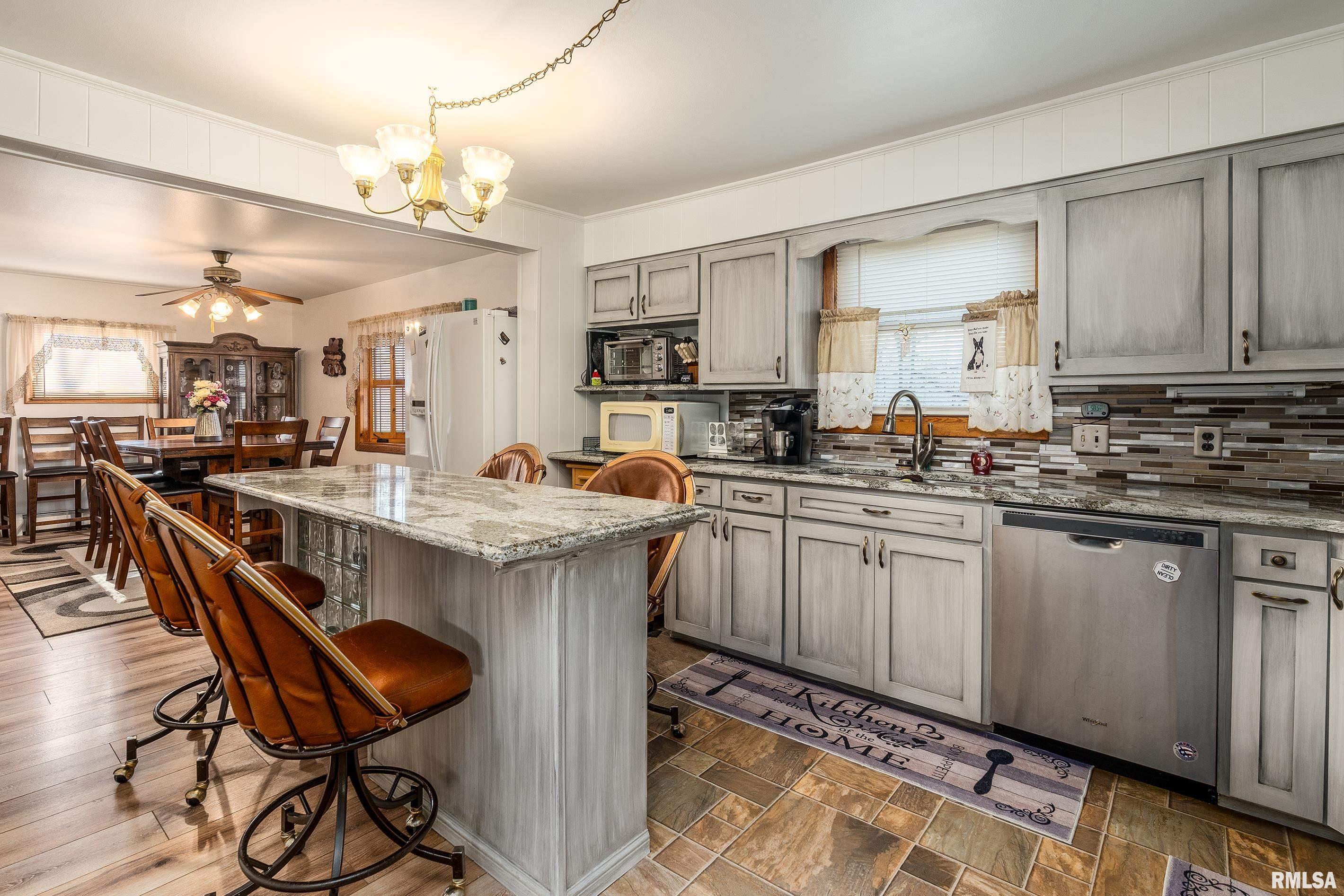 2305 Weaver Road Herrin, IL 62948 - Photo 10 of 38