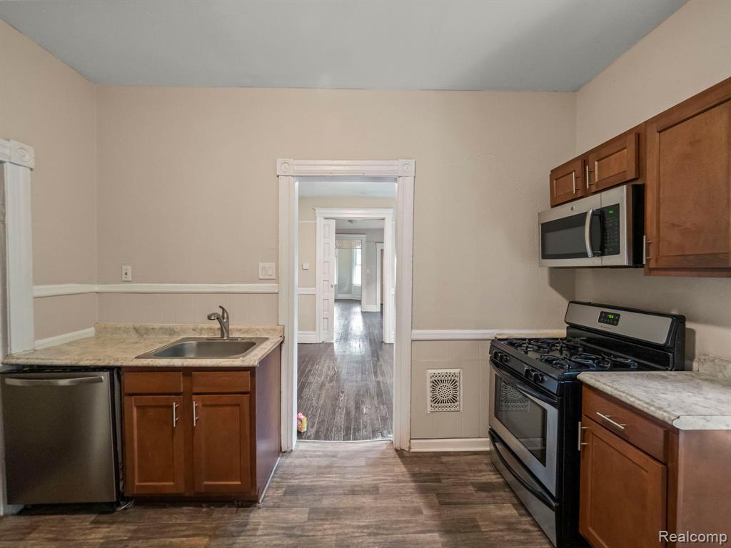 1789 Field Street Detroit, MI 48214 - Photo 19 of 49
