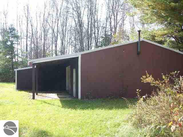1978 Shady Shores Road Lupton, MI 48635 - Photo 12 of 13 1757681-11.JPG