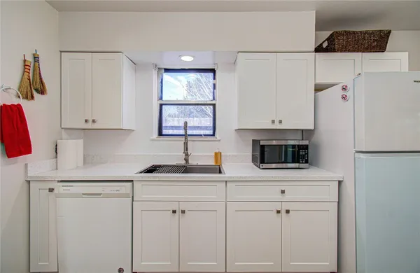 $1,875 | 5926 Ettrick Drive, Houston, TX 77035