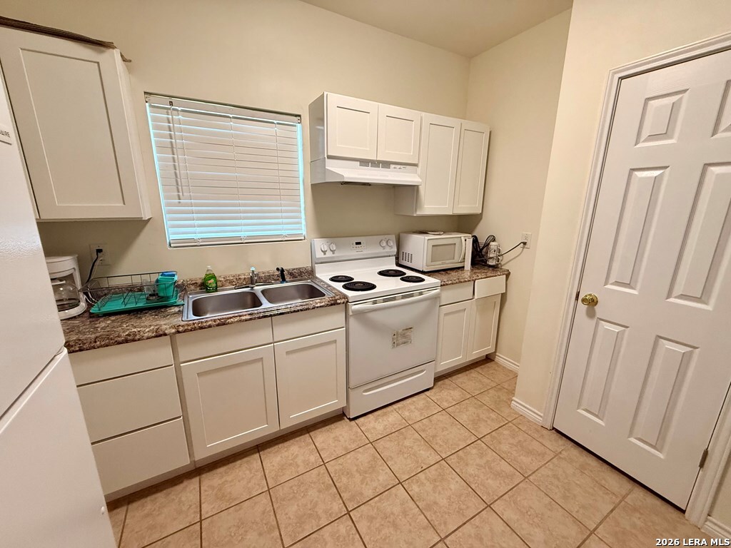 391 Riverside Drive, Unit 14 Eagle Pass, TX 78852 - Photo 4 of 21