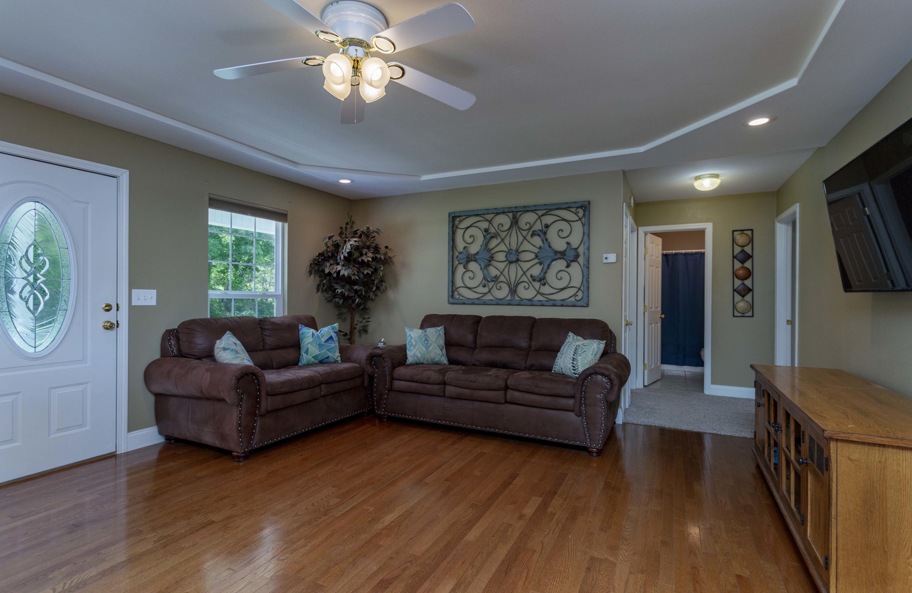 10126 Back Valley Road Evensville, TN 37332 - Photo 2 of 28 Living Room1