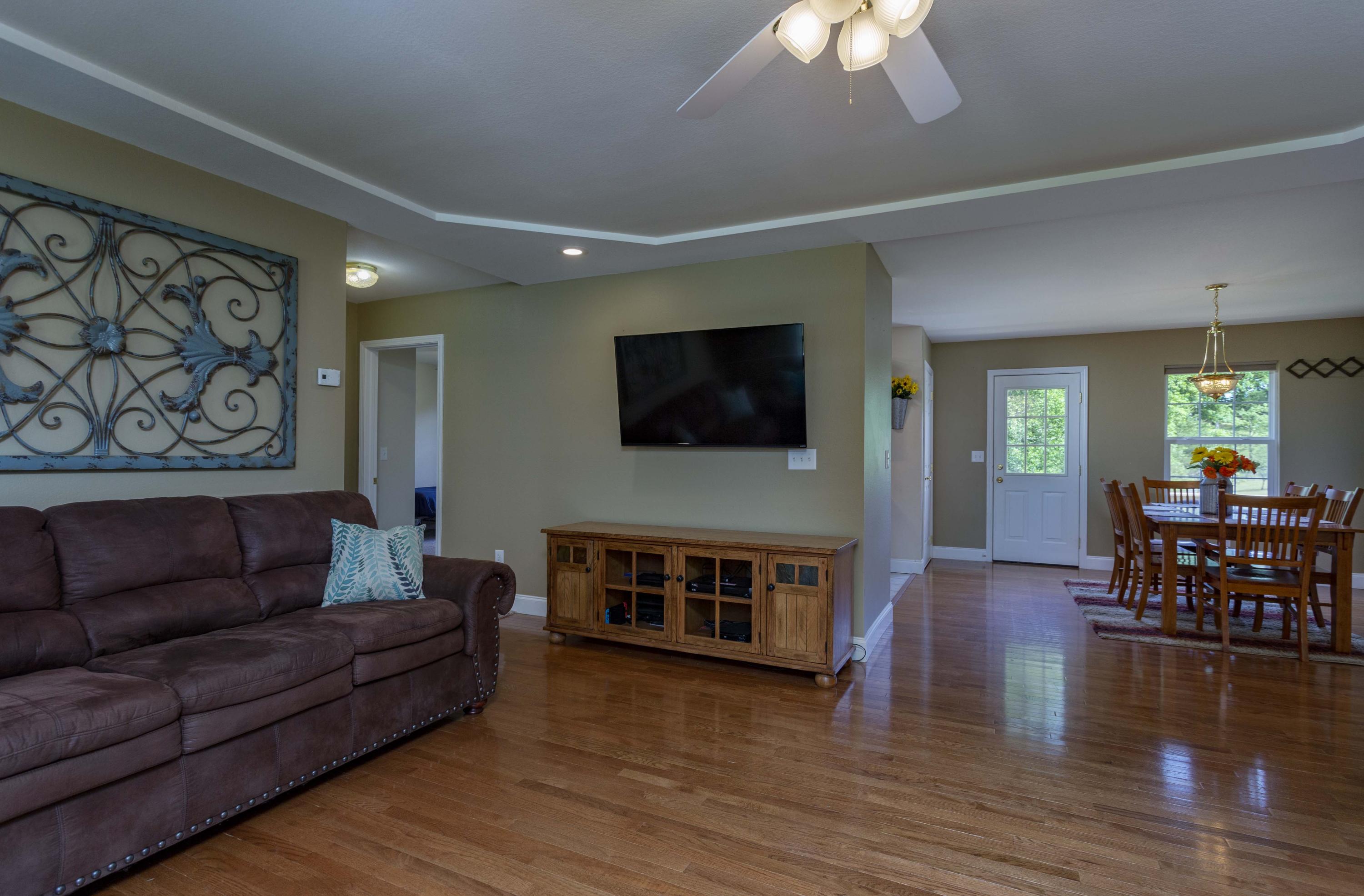 10126 Back Valley Road Evensville, TN 37332 - Photo 4 of 28 Living Room2