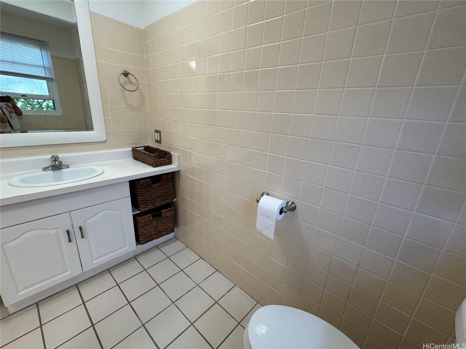 320 Hao Street Honolulu, HI 96821 - Photo 14 of 15 a bathroom with a sink toilet and a mirror