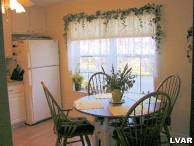 1104 Old Gate Road Northampton, PA 18067 - Photo 13 of 20 Kitchen dining area