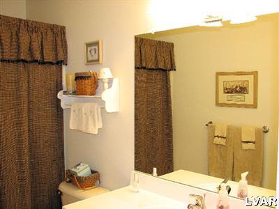 1104 Old Gate Road Northampton, PA 18067 - Photo 17 of 20 Hall Bath