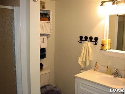 1104 Old Gate Road Northampton, PA 18067 - Photo 5 of 20 Bath off family room