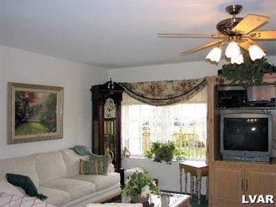 1104 Old Gate Road Northampton, PA 18067 - Photo 7 of 20 Living Room