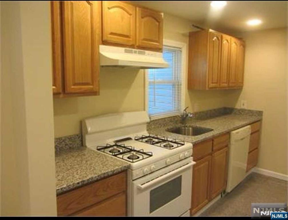 421 Riverside Drive Wayne, NJ 07470 - Photo 2 of 7
