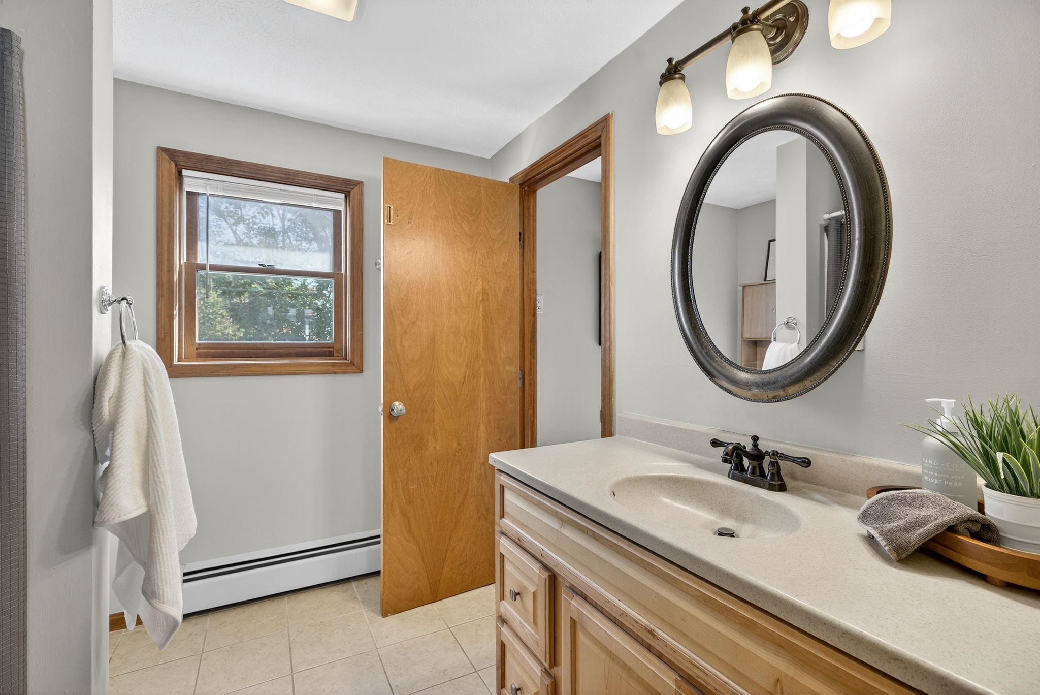 620 Hackett Hill Road Manchester, NH 03102 - Photo 25 of 35