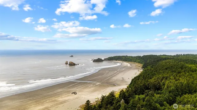 $525,000 | 38 Ocean View Drive South, Taholah, WA 98587