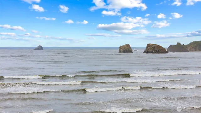 $525,000 | 38 Ocean View Drive South, Taholah, WA 98587