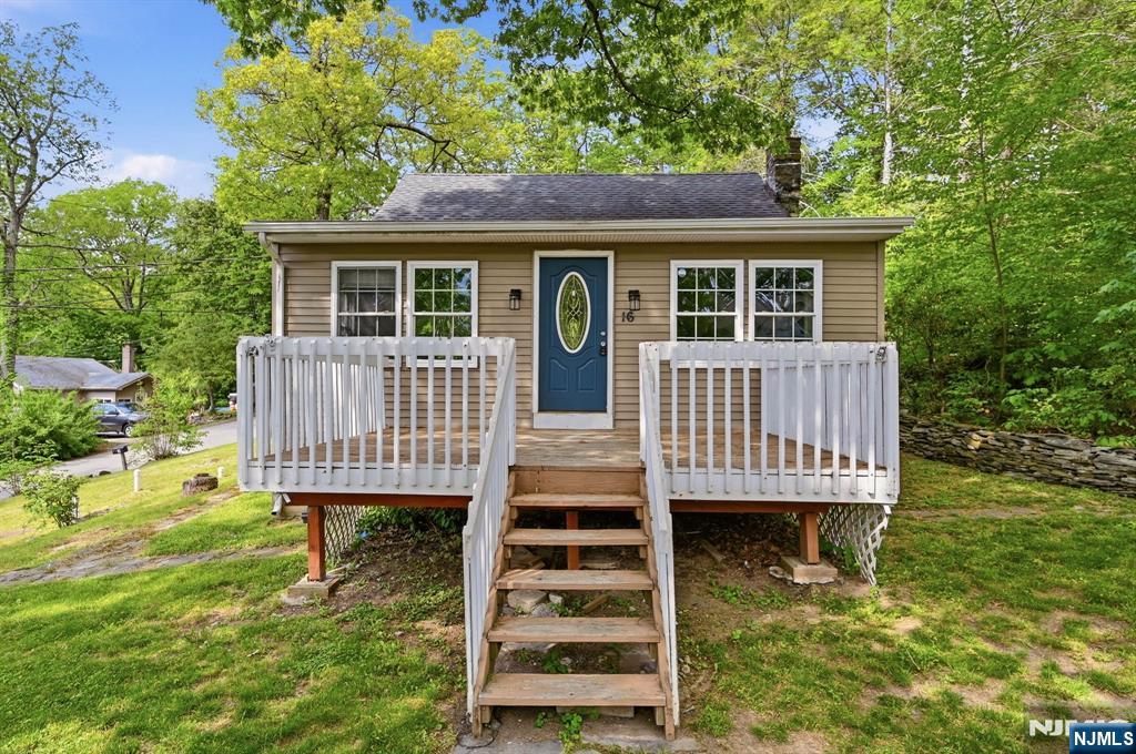 16 Morsemere Road West Milford, NJ 07421 - Photo 2 of 28