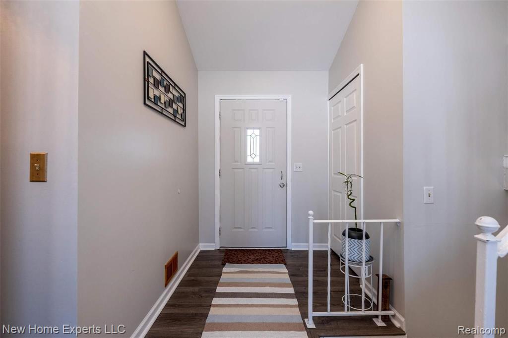 2170 Highsplint Drive Rochester Hills, MI 48307 - Photo 3 of 26