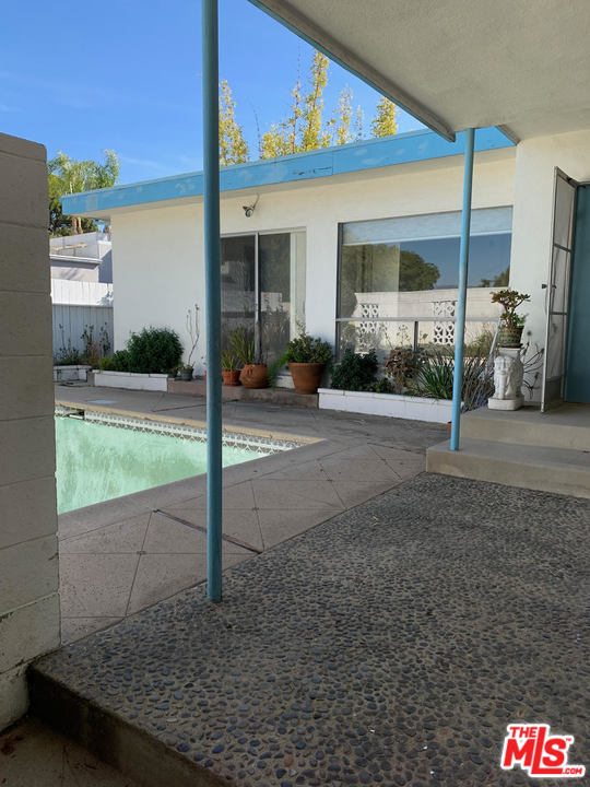 2425 Crest View Drive Los Angeles, CA 90046 - Photo 12 of 14 a view of a backyard