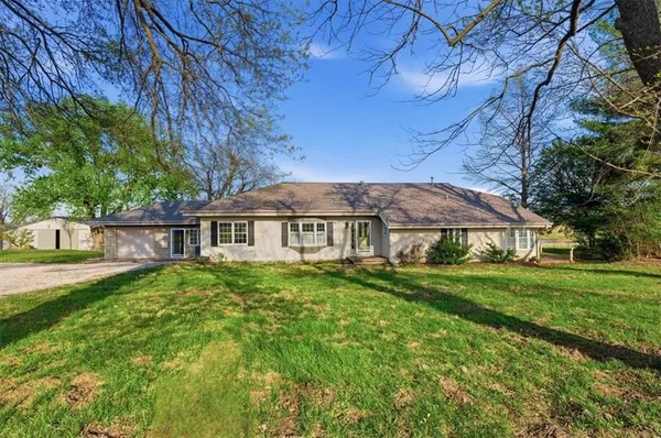 $600,000 | 21503 South State Rte Y, Belton, MO 64012