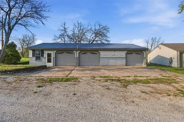 $600,000 | 21503 South State Rte Y, Belton, MO 64012