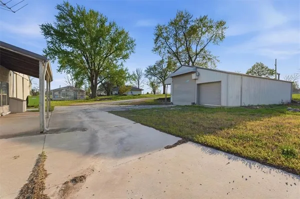$600,000 | 21503 South State Rte Y, Belton, MO 64012